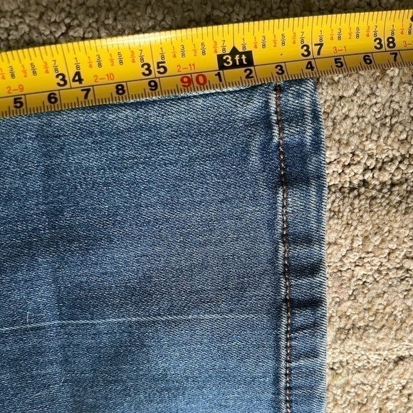 Stand Out in Style with New Bebe Size 28 Women's Jeans - Picture 3 of 3